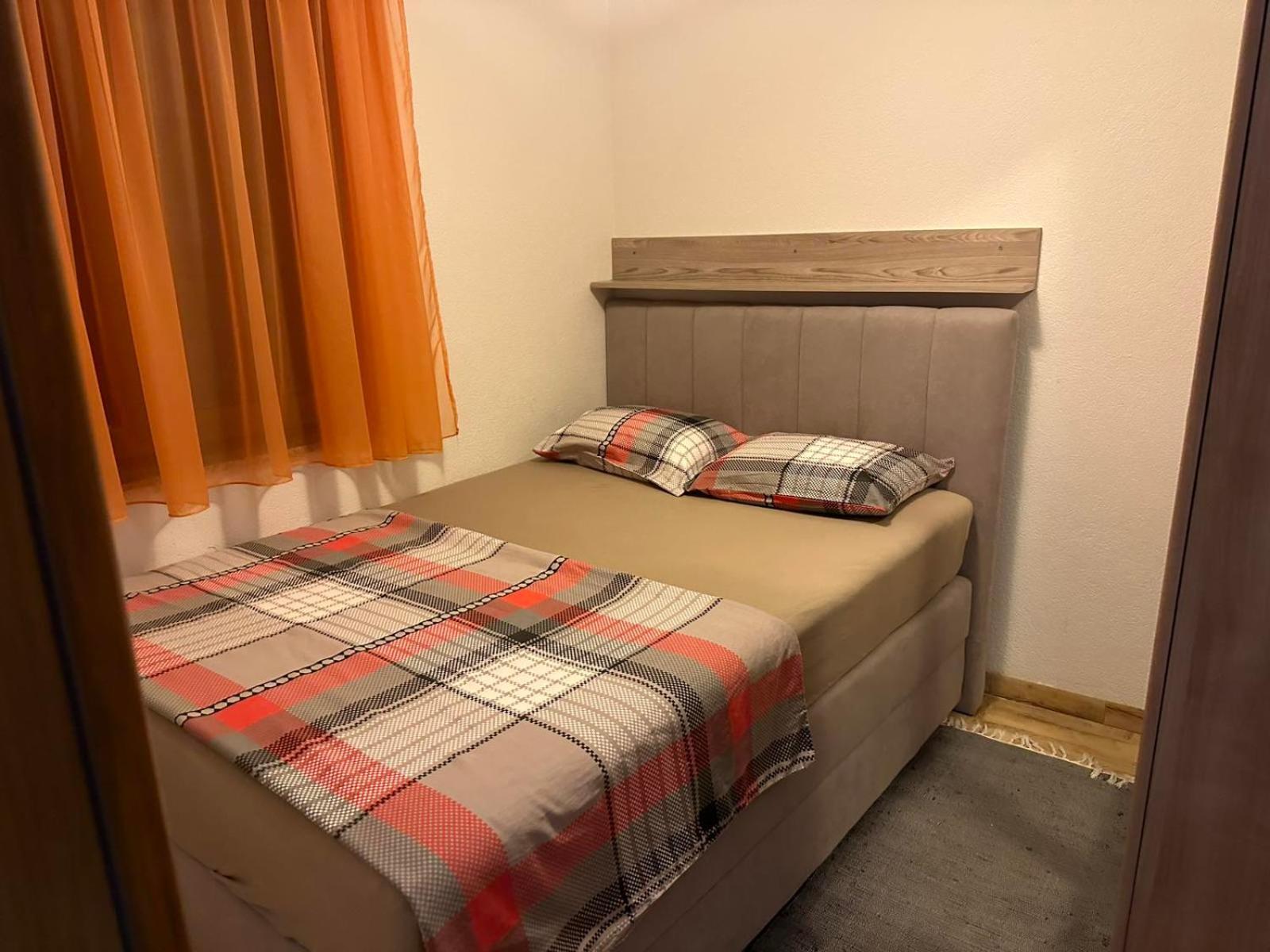 Apartman Edi Нин Екстериор снимка