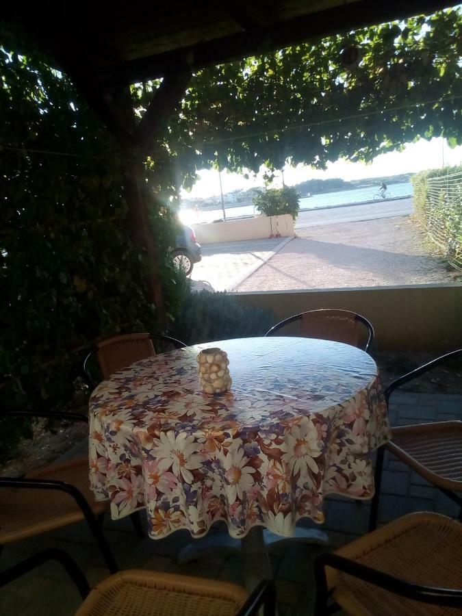 Apartman Edi Нин Екстериор снимка