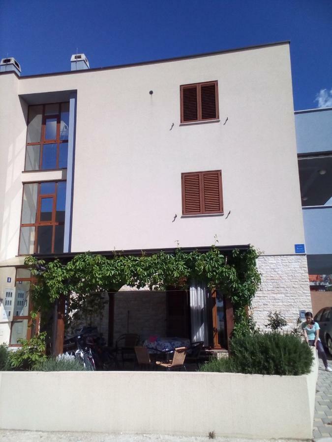 Apartman Edi Нин Екстериор снимка